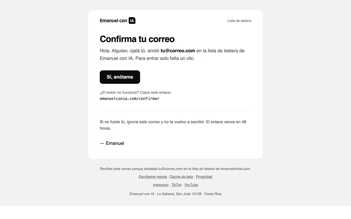 Correo «Confirma tu correo» con el botón «Sí, anótame» y el pie con los enlaces de baja y la dirección postal.